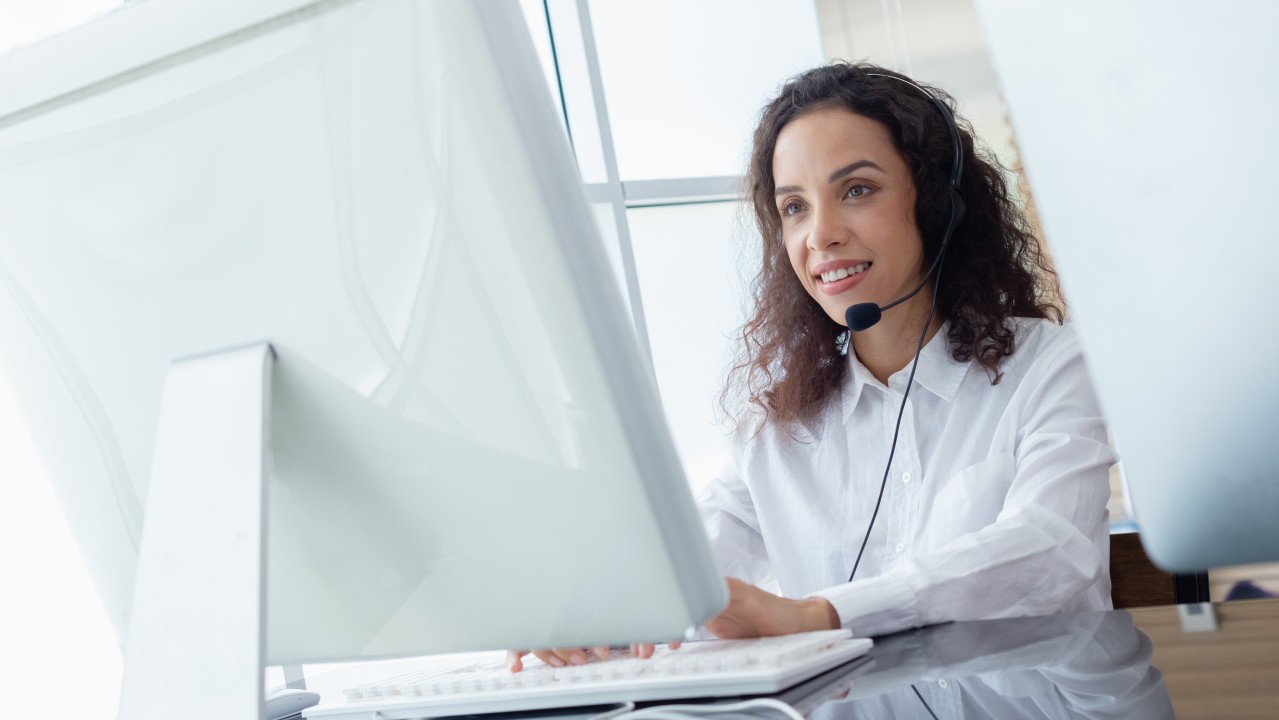 Ensuring Effective Customer Support in HIPAA-Regulated Industries: Best Practices